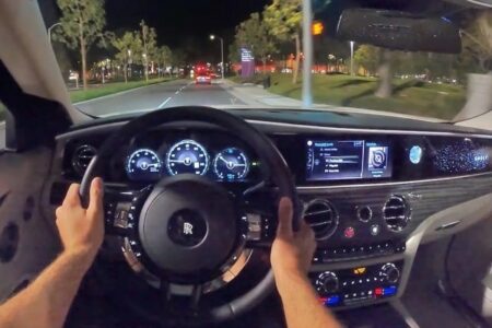 What does a night drive look like with one of the most beautiful cars in the world: the Rolls-Royce Ghost