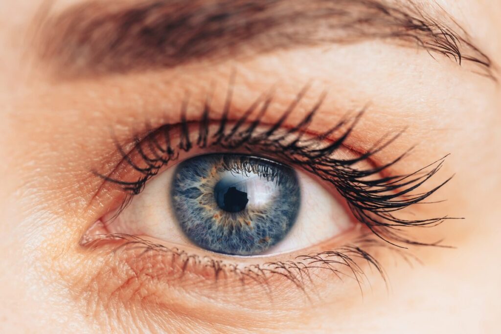 Eyelash Trimming for Men: The Rising Trend That’s Confusing Ophthalmologists