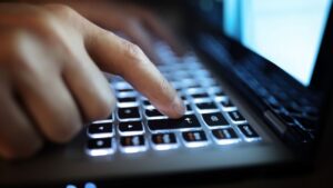 How to Identify and Combat Fake News on Your Facebook Feed
