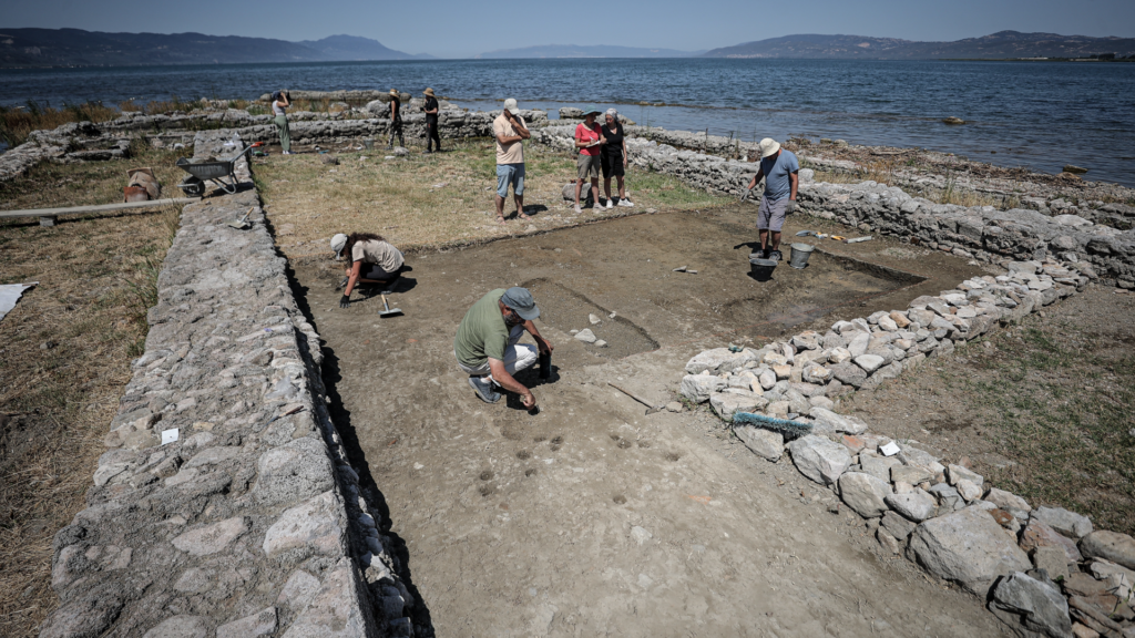 1,700-Year-Old Church Beneath Turkish Lake May Be Site of First Council of Nicaea, Experts Debate