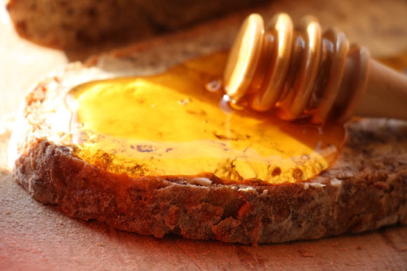 Study Finds Manuka Honey’s Antibacterial Power Surpasses Sugar and MGO