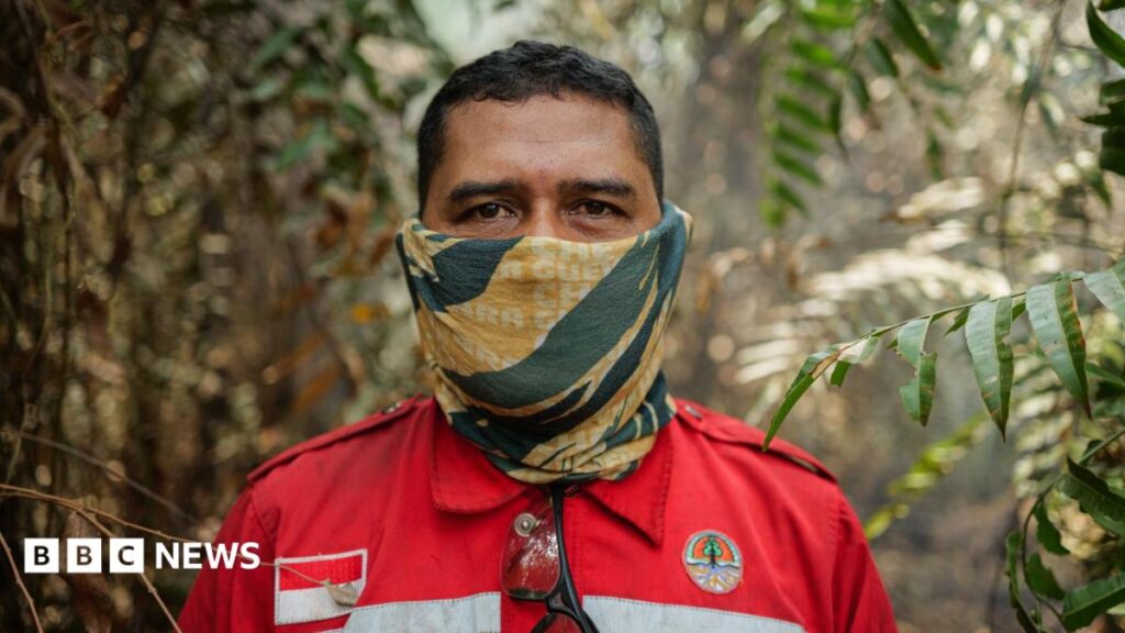 Indonesia Wildfires: Volunteer Firefighters Risk Their Lives to Defuse the “Carbon Bomb”