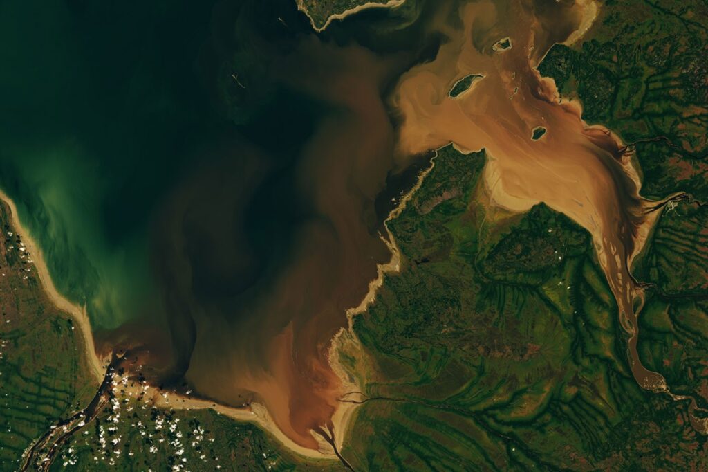 Beaver Brown Water in Rupert Bay: Causes and Environmental Impact
