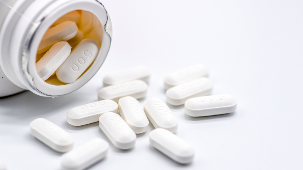 Diagnostic Dilemma: Woman Who Overdosed on Aspirin Fired Gun After Seeing a Dead Person