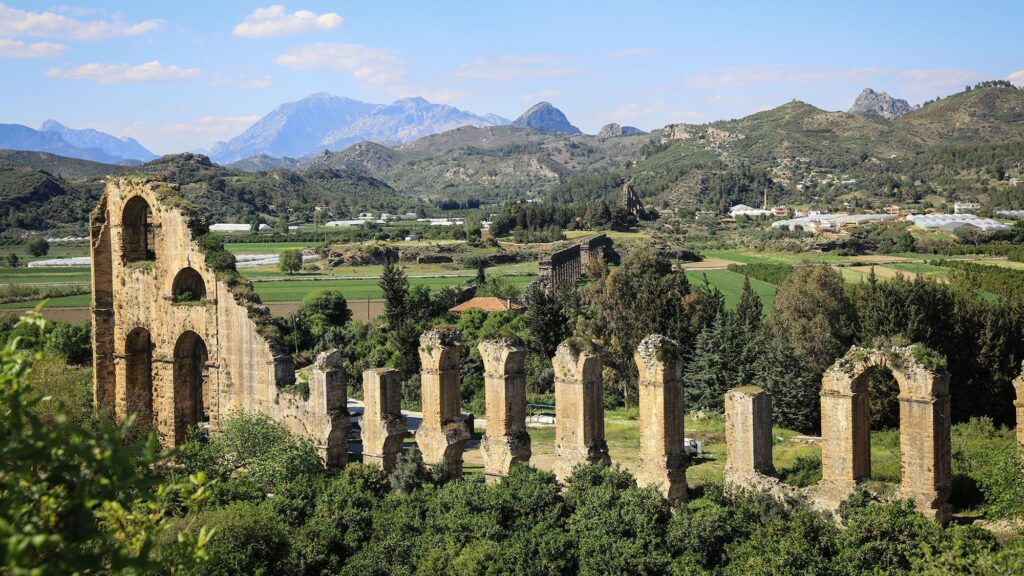How Did Roman Aqueducts Transport Water Uphill?