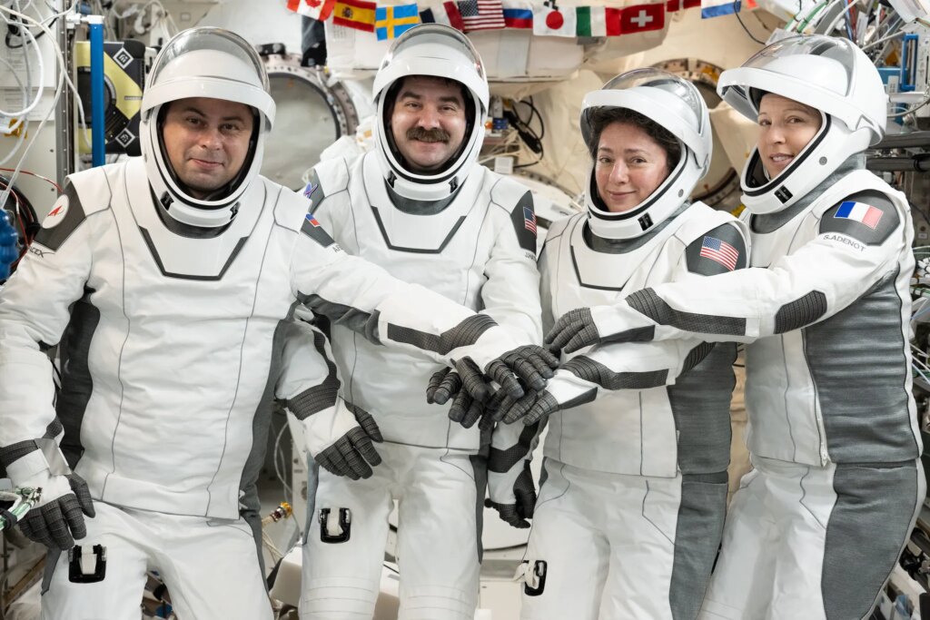 NASA to Livestream SpaceX Crew-12 Return and Splashdown